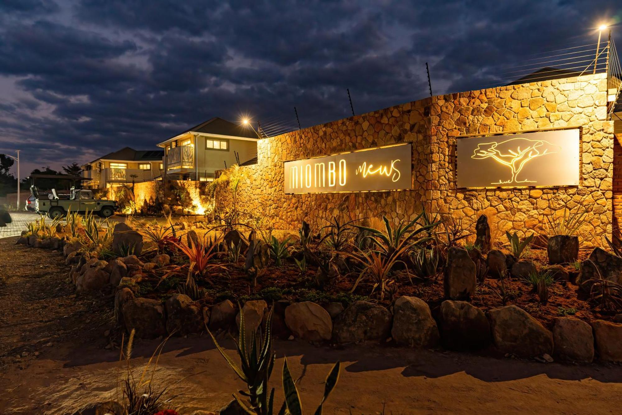 Apartamento Miombo Mews Victoria Falls Exterior foto